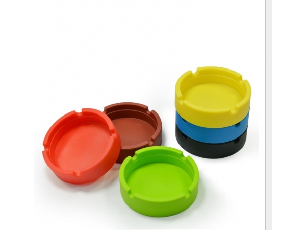 硅膠煙灰缸與玻璃煙灰缸相比有哪些優(yōu)勢